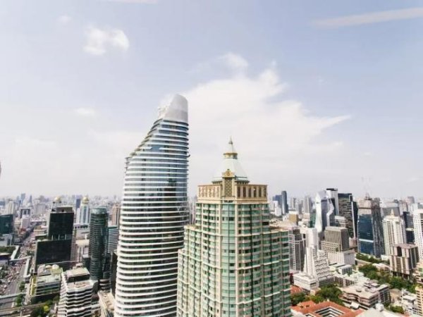 新富策略 年轻人涌入亚朵们，五星级酒店“打骨折”拍卖，煤老板们也不接盘了