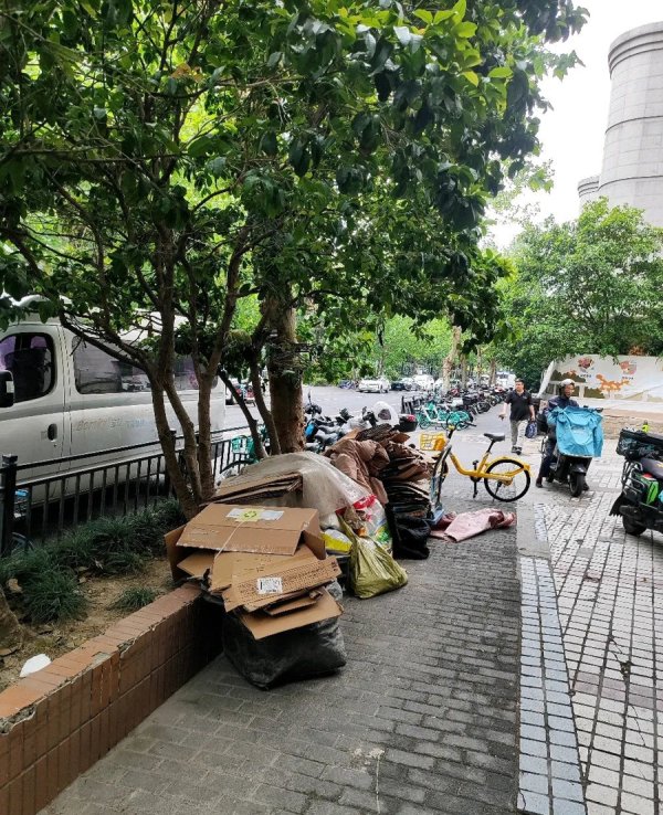 易宝配资 激活申城街巷烟火与秩序，一条条“堵心路”变“舒心路”|城治前沿