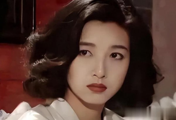 祥盛期权 江珊陈红蒋雯丽都老了，唯独她仍似18岁少女